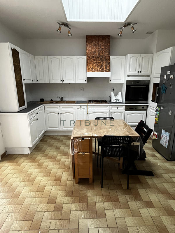 Maison - 144 m² - 9 pièces