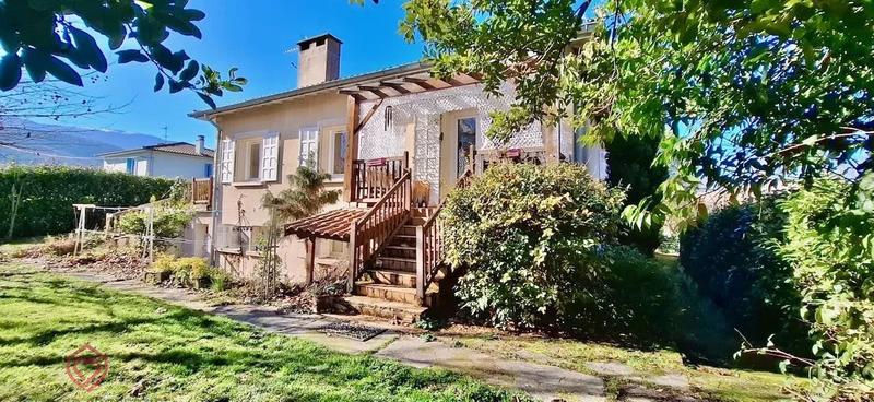 Maison - 310 m² - 9 pièces