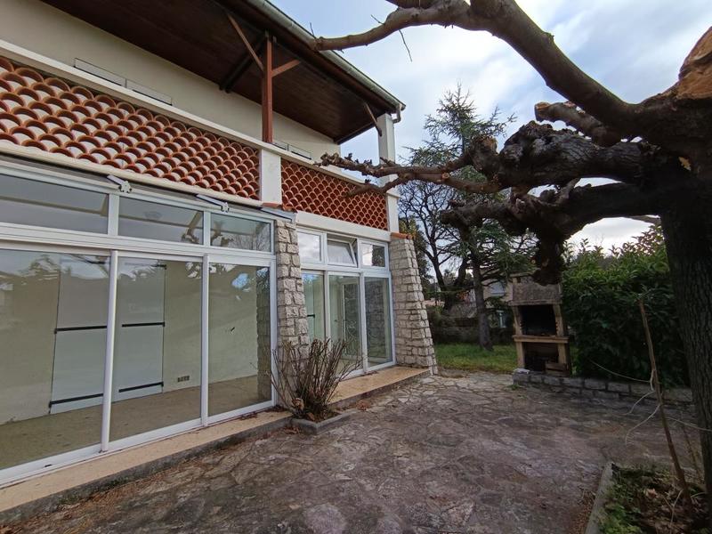 Maison - 270 m² - 8 pièces