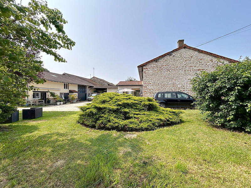 Maison - 439 m² - 11 pièces