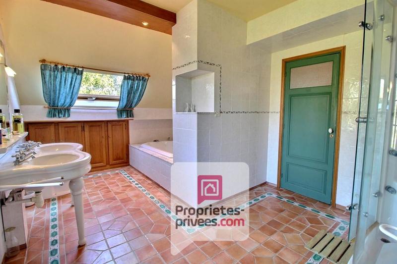 Propriété - 480 m² - 15 pièces