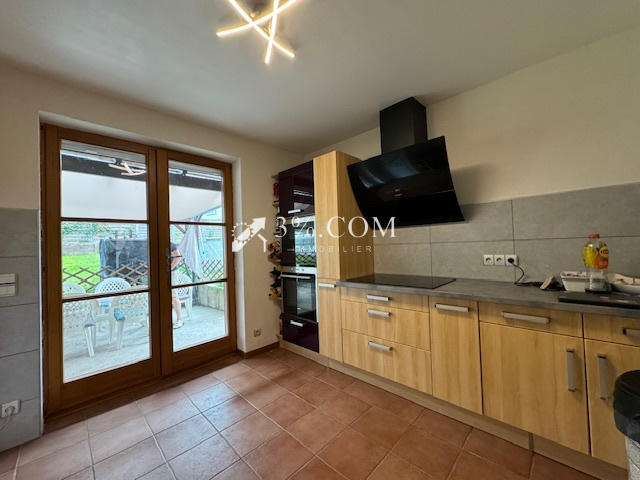 Maison - 255 m² - 9 pièces
