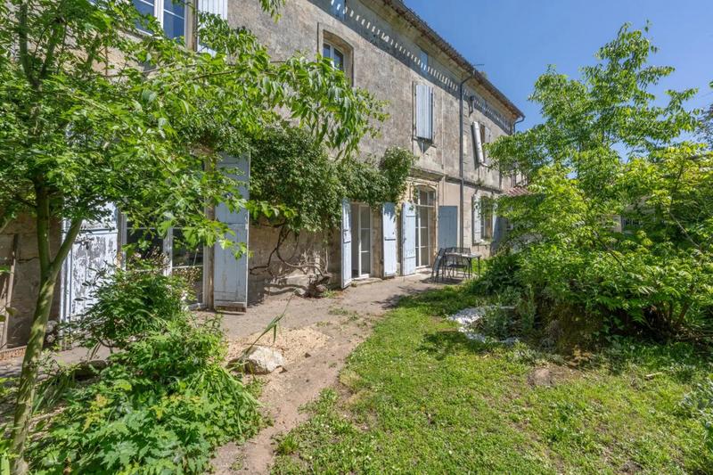 Maison - 290 m² - 8 pièces