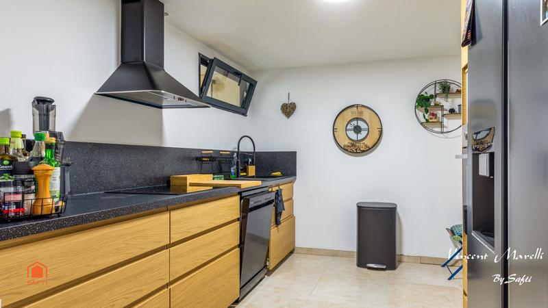 Maison - 248 m² - 10 pièces