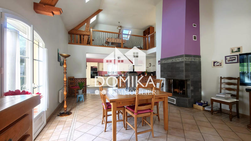 Maison - 242 m² - 6 pièces