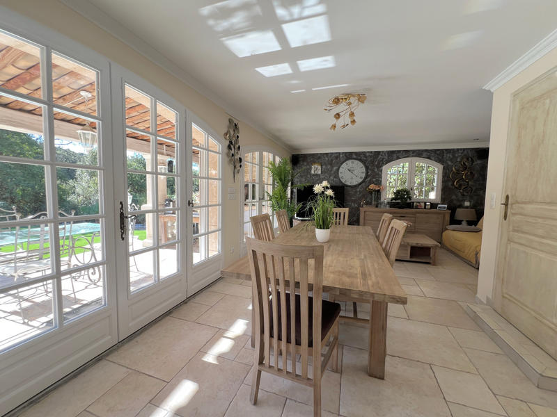 Maison - 212 m² - 7 pièces