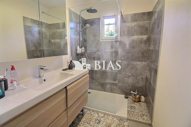 Maison - 214 m² - 7 pièces