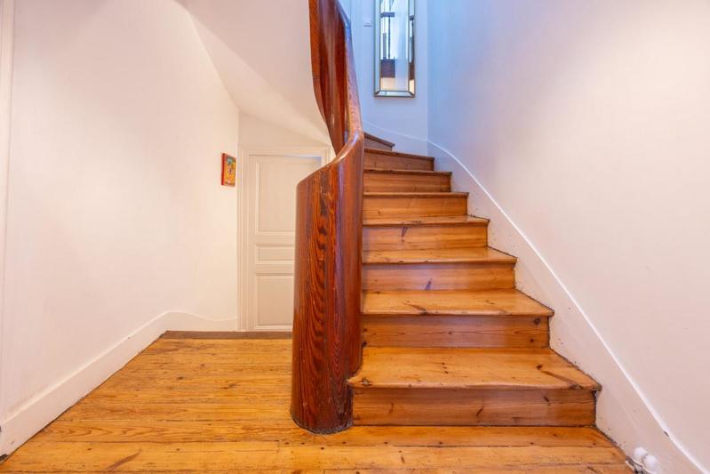 Maison - 240 m² - 10 pièces