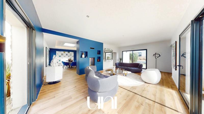 Maison - 300 m² - 7 pièces