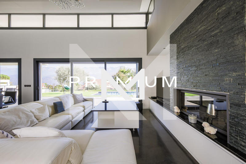 Villa - 252 m² - 6 pièces