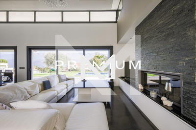 Villa - 252 m² - 6 pièces