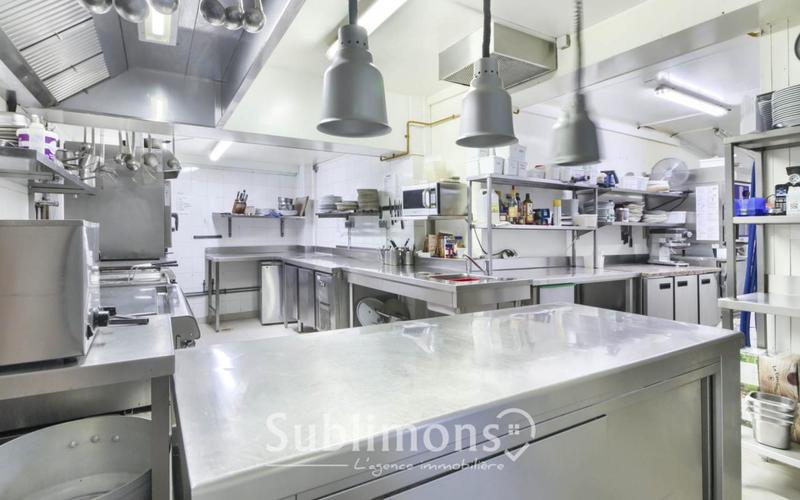 Local commercial - 160 m² - 6 pièces