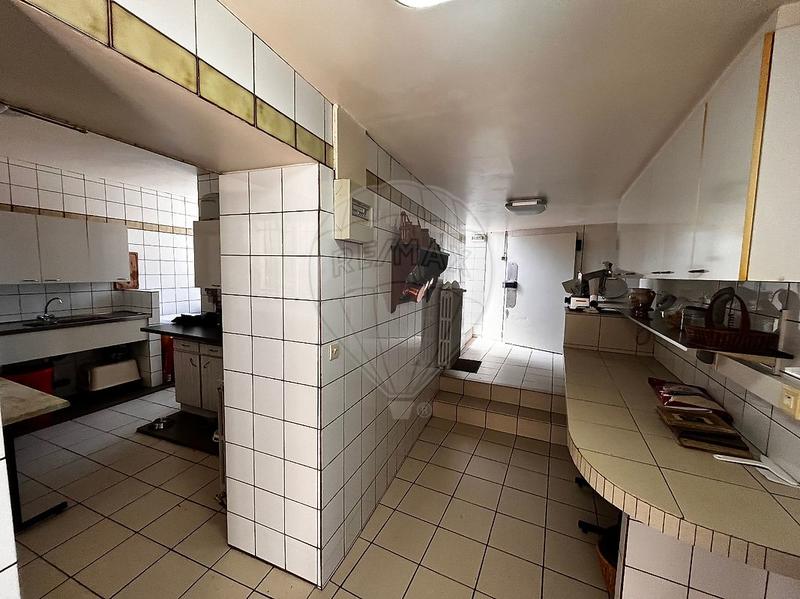 Maison - 427 m² - 12 pièces