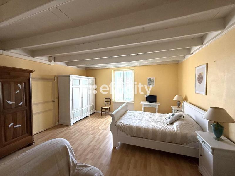 Maison - 325 m² - 13 pièces