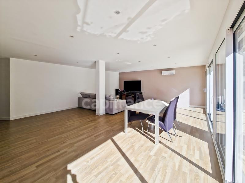 Maison - 240 m² - 6 pièces