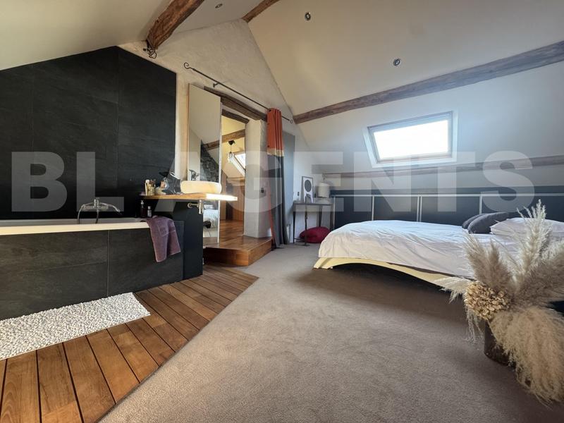 Maison - 225 m² - 7 pièces