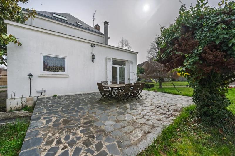 Maison - 228 m² - 8 pièces