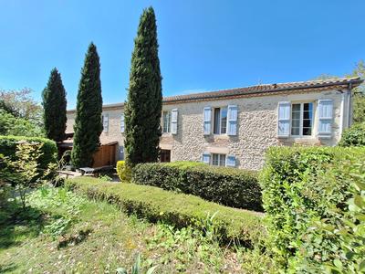 Maison traditionnelle - 650 m² - 12 pièces