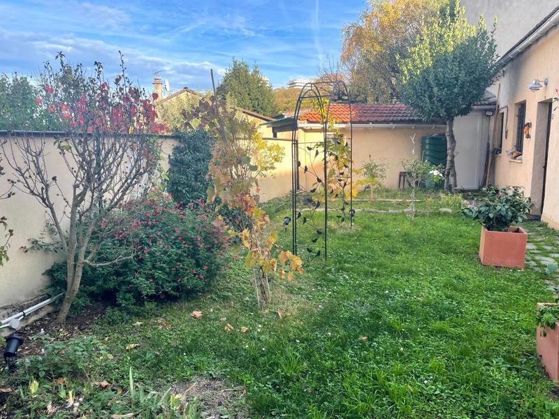 Immeuble - 130 m² - 6 pièces