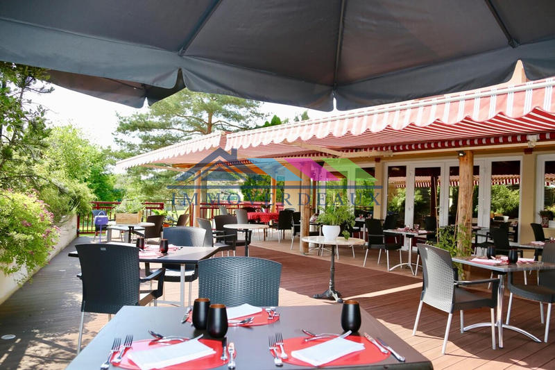 Local commercial - 1 800 m² - 25 pièces