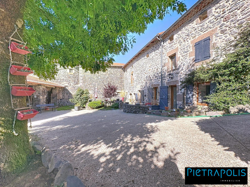 Maison - 278 m² - 6 pièces