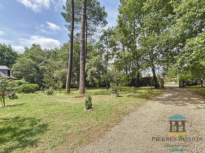 Maison - 221 m² - 7 pièces