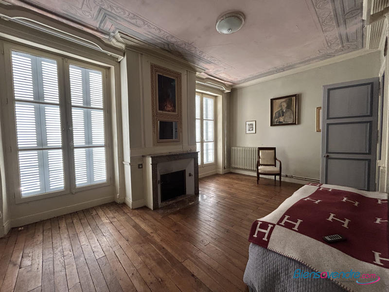 Château - 632 m² - 12 pièces