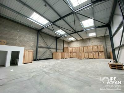 Entrepôt - 808 m²
