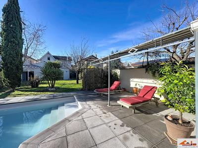 Maison - 180 m² - 7 pièces