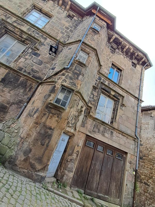 Maison ancienne - 179 m² - 8 pièces