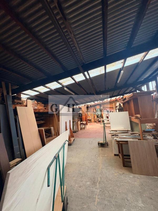 Entrepôt - 530 m²