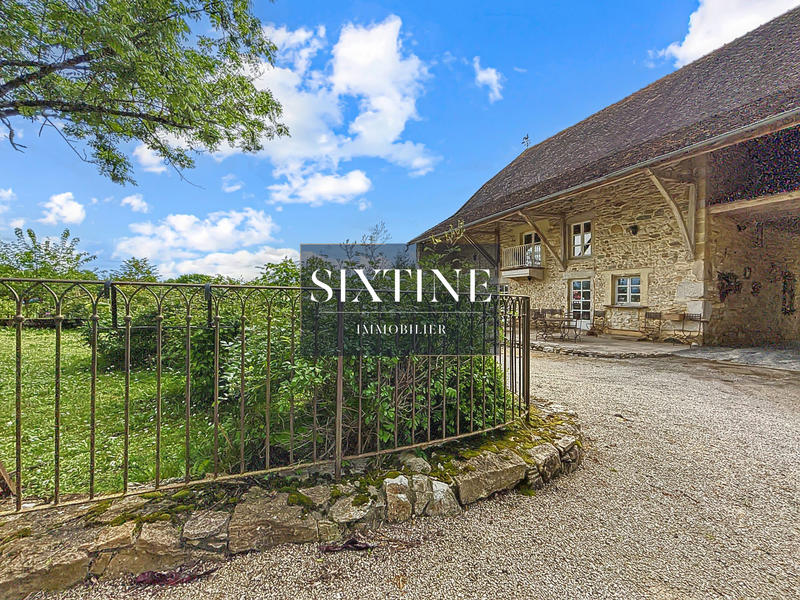 Maison ancienne - 552 m² - 10 pièces