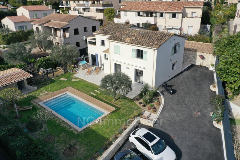 Maison - 205 m² - 7 pièces