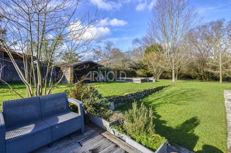 Maison - 238 m² - 10 pièces