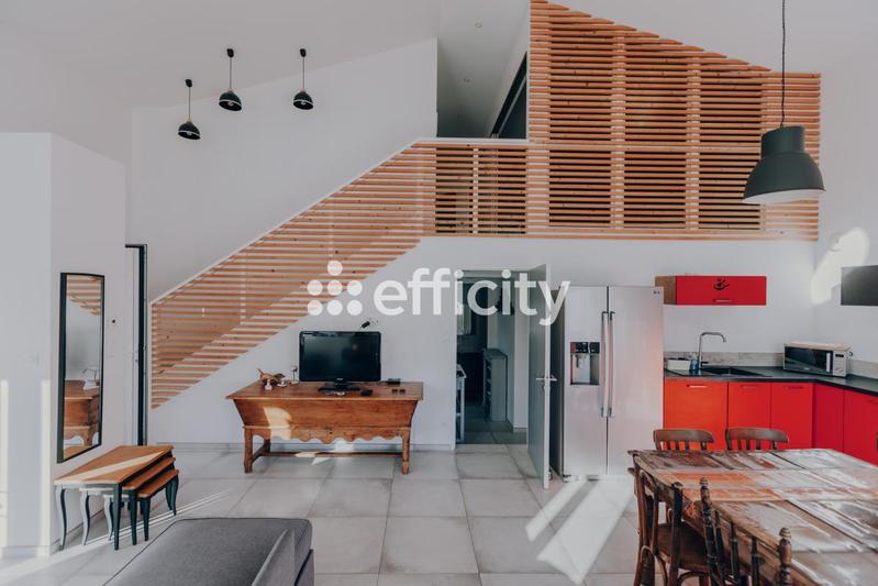 Maison - 170 m² - 9 pièces