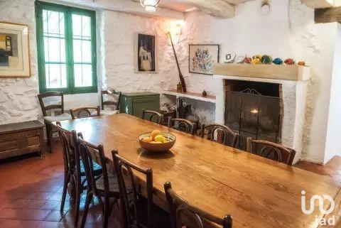 Maison - 220 m² - 7 pièces