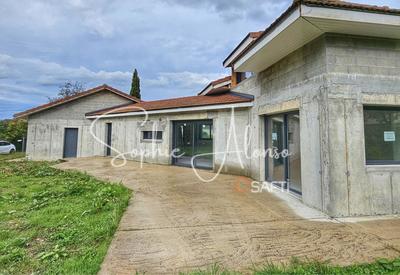 Maison - 243 m² - 7 pièces