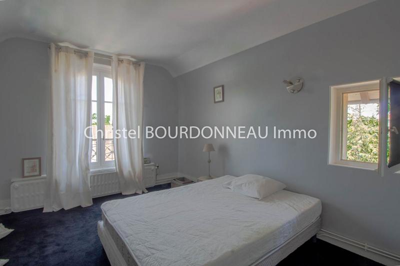 Maison - 201 m² - 9 pièces