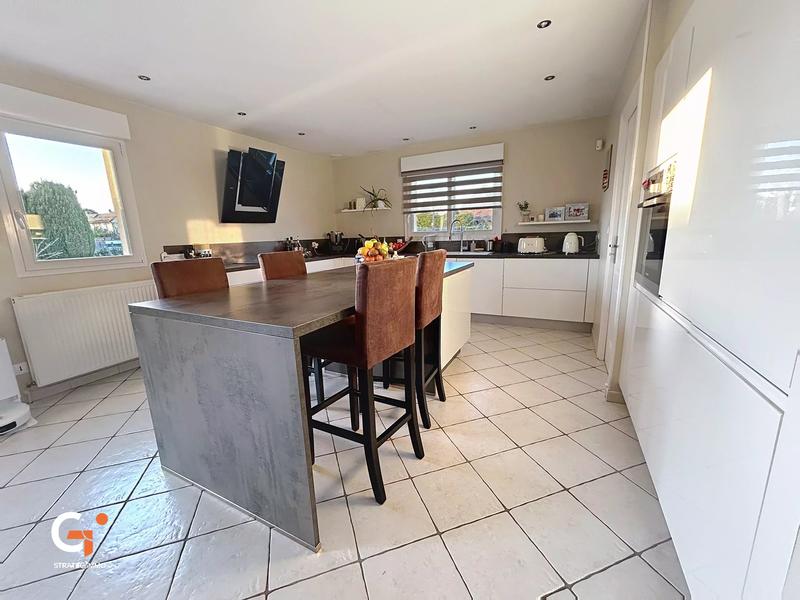 Maison - 215 m² - 7 pièces