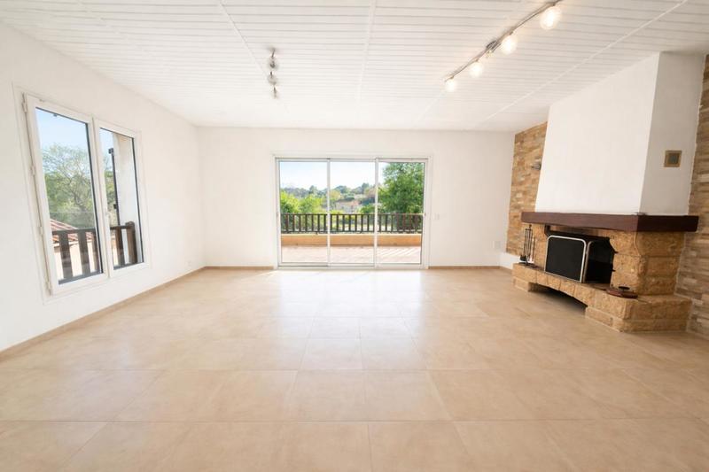 Appartement - 93 m² - 4 pièces