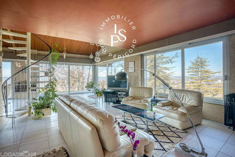 Maison - 203 m² - 6 pièces