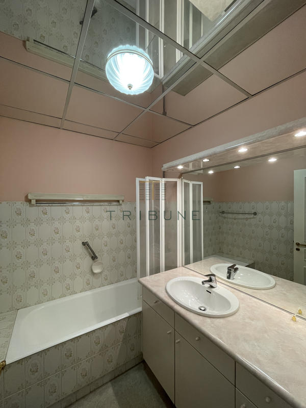 Appartement - 75 m² - 2 pièces