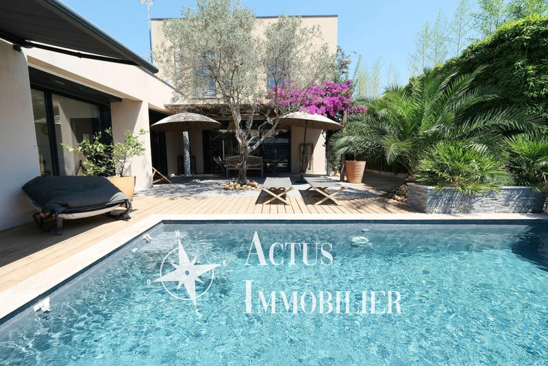 Maison - 181 m² - 6 pièces