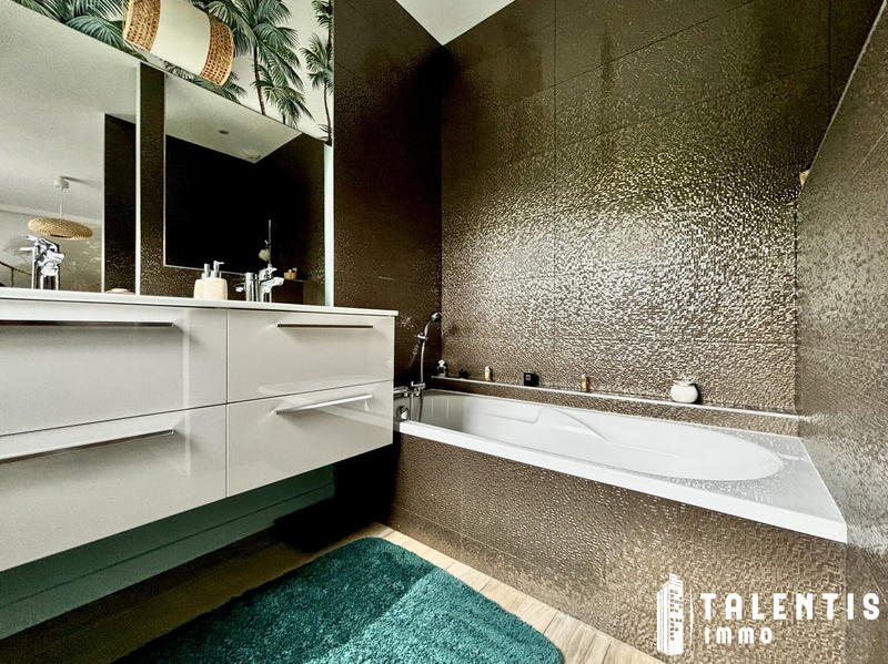 Maison contemporaine - 192 m² - 7 pièces