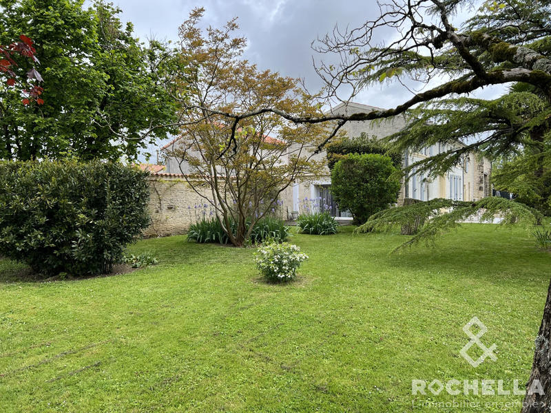 Maison - 244 m² - 8 pièces