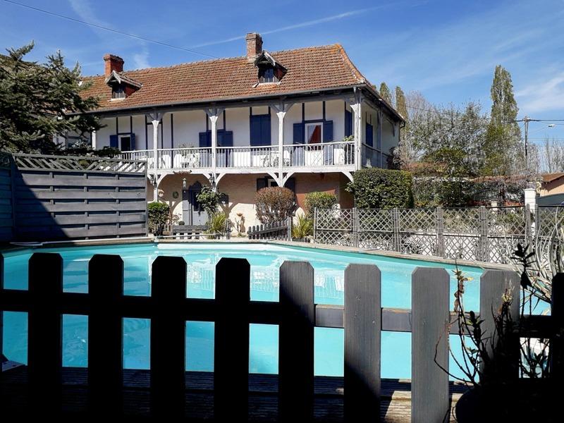 Maison - 315 m² - 11 pièces