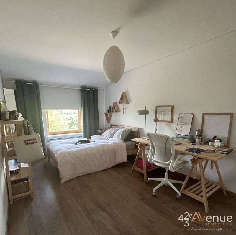 Maison - 375 m² - 9 pièces