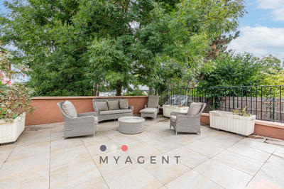 Maison - 300 m² - 15 pièces