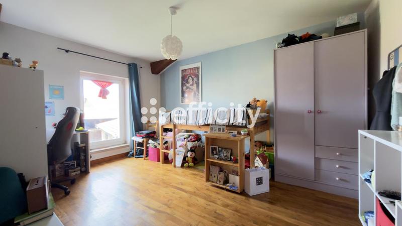 Maison - 210 m² - 8 pièces