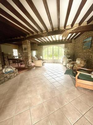 Maison traditionnelle - 223 m² - 10 pièces